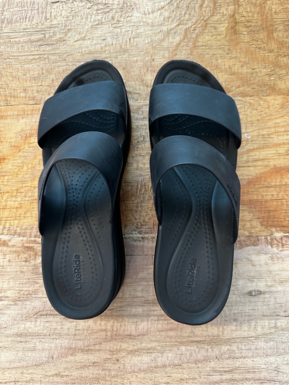 CROCS Brooklyn Low Wedge Black Sandals LiteRide Cushion size 10 - Picture 2 of 9